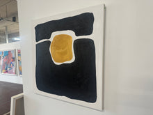 Load image into Gallery viewer, Gold Center Crust