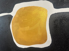 Load image into Gallery viewer, Gold Center Crust